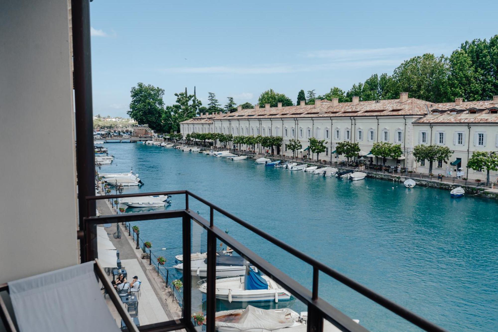 C House Rooms Lake Пескьера-дель-Гарда Экстерьер фото