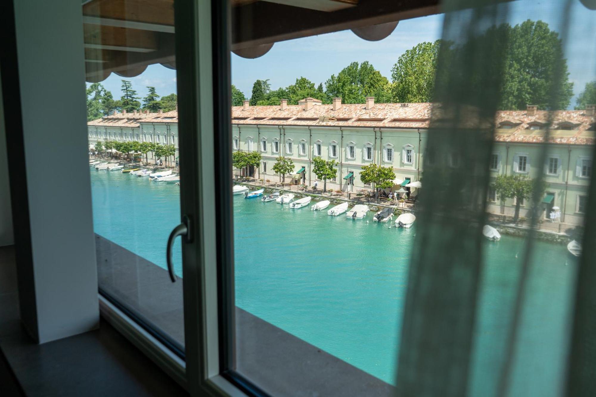 C House Rooms Lake Пескьера-дель-Гарда Экстерьер фото